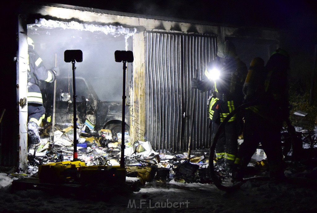 Feuer Hinterhof Garagen Koeln Hoehenberg Olpenerstr P101.JPG - Miklos Laubert